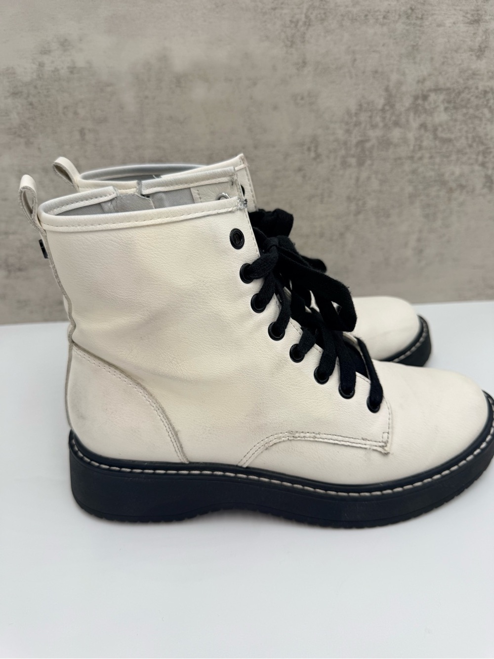 Madden NYC Women’s Size 7 White Combat Boots Black Lace Up Side Zip Chunky